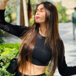 Hiba Nawab Instagram - Throwing up the shade for a little bit of sunshine✨
