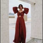 Isha Talwar Instagram - No need for stairs, I dance in the air, With wind as my guide, I'm without a care, Unbounded and free, I let go of despair, For in these moments, life becomes fair! Thank you Mid-day Showbiz icon 2023 for the award!🤎 Shot by @abeemanyousee Stylist @asulkr Make-up @makeupbyshefali.s Hair @aartigupta5565 Wearing @lolabysumanb Earrings @simranchhabrajewels @ascend.rohank Rings @ishhaara @ascend.rohank Shoes @thesource_buyorborrow Bombay
