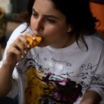 Isha Talwar Instagram - क़त्लेआम 🥭🥭🥭 No Saas, No Bahu, Just Mangoes!!! Shot by @roobaroo_art Wearing @_huemn Hair&Makeup @makeupwali From Pooja Rohira’a team for hair @mamta_singh06 #एकसुबह 🌻