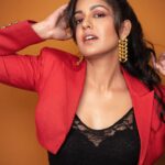 Ishita Dutta Instagram - Getting ready for Christmas 🎄 Styled by @natashaabothra Team @mausmi_mitra_ Outfit @ranbirmukherjeeofficial Earrings @misho_designs Ring @pc_jeweller Photographer @ashish_ojha_photography