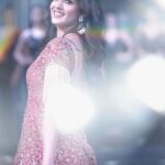 Ishita Dutta Instagram - Walked the ramp for the Front Row by Seema Kashyap ❤️ Designer @thefrontrowcouture @khwabeedabyswati @couture_runway_week Media partner @delhifilmacademy Show coordinated by @sg_models_india Artist managed by @umesh_celebrity_manager Artist Managment team @icmentertainment 📷 @limelessmedia Makeup @mandeepkaurmakeovers Hair @anjali_panjiyara_makeover