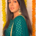 Ishita Dutta Instagram - #AD | All set to attend my friend’s wedding and I recently colored my hair at home using Garnier Color Naturals Ultra Color Loving the new look 😍 ✅ Intense Color Payoff ✅ No Ammonia ✅ Visible even on dark hair ✅ Lasts upto 10 weeks I chose the shade 5.32 Tapsee’s Caramel Brown, which blends so beautifully with my hair using the virtual try on tool on Garnier’s website ❤ The entire process was so easy and hassle free. It’s my go to at-home color! @garnierindia #ColorWithConfidence #GarnierColorNaturals