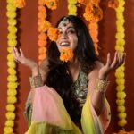 Ishita Dutta Instagram - Happy #makarsankranti 🪁 Styled by: @styleitupbyaashna Shot by: @deepak_das_photography Outfit: @shriomgee Jewellery: @maxplus_jewels Hair & Makeup: @makeoverbysejalthakkar @celebsmakeupbysejal