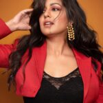 Ishita Dutta Instagram - Getting ready for Christmas 🎄 Styled by @natashaabothra Team @mausmi_mitra_ Outfit @ranbirmukherjeeofficial Earrings @misho_designs Ring @pc_jeweller Photographer @ashish_ojha_photography