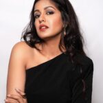 Ishita Dutta Instagram - Cause am feeling….. Good 🖤 Styled by @natashaabothra Team @priyankaa.a_91 @mausmi_mitra_ Outfit @nikhilthampi @labelrsvp Rings @tuluaindia Earrings @cherryblossoms.designs Hand Cuff -@womencode.in Photographer @ashish_ojha_photography