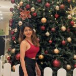 Iswarya Menon Instagram - Feeling all Christmasyyyyyyy 🌲🎅 Merry Christmas all of you 💋