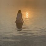 Iswarya Menon Instagram - Sunset by the Dead Sea 🌅🌊 . #deadseajordan