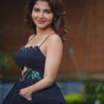 Iswarya Menon Instagram - Hey hey heyyyyyyyyy 💋💋💋 . Stylist- @saranya_raov 📷 @gold_chintu Outfit: @kaastaanbydivaajain Styling assistant- @_anok_ok