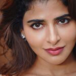 Iswarya Menon Instagram - Hey hey heyyyyyyyyy 💋💋💋 . Stylist- @saranya_raov 📷 @gold_chintu Outfit: @kaastaanbydivaajain Styling assistant- @_anok_ok