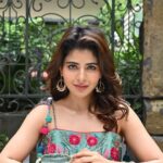 Iswarya Menon Instagram - My Love for raw candid images ♥️ Btw what you doing being Sunday? 🤩 . Stylist- @saranya_raov Outfit: @capisvirleo Styling assistant- @_anok_ok