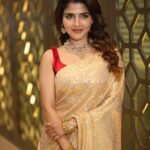 Iswarya Menon Instagram - #latepost . Always wanted wear a golden saree for an event! 👑 So this is how I looked for the pre release event of #spy ♥️ . 📷 @ganeshpeddireddy Stylist- @saranya_raov Jewellery- @treasureboxoriginals Styling assistant- @_anok_ok Hair- @sknsankar