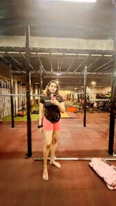 Jacqueline Fernandas Instagram - “Pull-Up Chronicles: From ‘Nah, I Can’t’ to ‘Nailed it... with a Little Help!’” And more progress to go 🙌

Thanks you so much @editfitness 🙏
@cnpaulpradeep coach thanks 😊