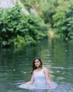 Jacqueline Fernandas Instagram - Diving into serenity 🌊💧

@wabi_sabi_photography_  @priyaprabu_artistry