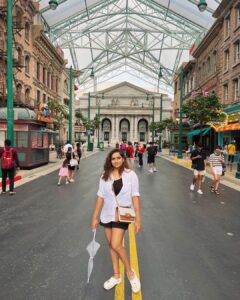 Jacqueline Fernandas Instagram - 🖤

#vacation #Singapore #universalstudios #happiness #happyplace