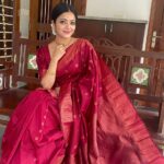 Janani Iyer Instagram - அனைவருக்கும் இனிய தமிழ் புத்தாண்டு நல் வாழ்த்துக்கள்.🎉 #shotoniphone Saree- @thepallushop Photographer- @sathyaphotography3 Jewellery- @kattam.in Hair and draping: @nive_mehendi_makeup_artist Blouse: @thugil_designs