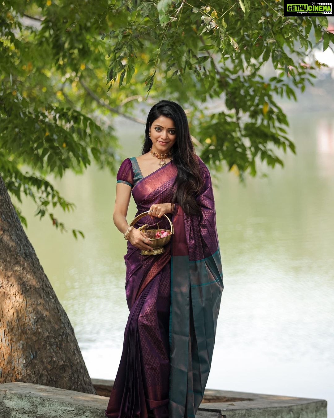 12 Creative Saree Photoshoot Ideas - Vicky Roy