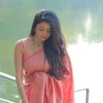 Janani Iyer Instagram - My love for this timeless beauty is never-ending! #minorthrowback Saree- @thepallushop Photographer- @dhanush__photography Jewellery- @adorebypriyanka Blouse- @talesofthayal Saree drapist- @sareedrapistchennaibyanu