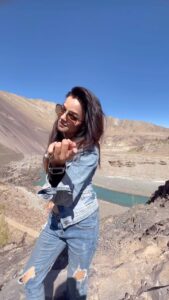 Jayshree Soni Instagram - Baby calm down…. 

I go crazy when I get this super combo music mountains and winter

@selenagomez 

#calmdown #lovethissong #music #dance #mountains #winter #leh #ladhakdiaries #live #loveislove #masti #selinagomez #selinagomez #selenagomez