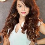 Jayshree Soni Instagram - Don’t forget just smile 😀 Photo credits: @adinlove6 #dubai #photooftheday #instaphoto #instacapture #random #click #classic Bhurj Khalifiya, Dubai
