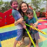 Kareena Kapoor Instagram - Can't wait for the nap we're going to have post this fab #holi session 😂😋💁🏻‍♀️ (miss you Saifuuu) Spreading color, love, and joy to all... Love you Insta fam! Happy Holi 🥰✨♥️