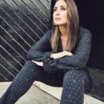 Kareena Kapoor Instagram - Today's mood? Sitting or standing... be posey anyway 💁🏻‍♀️😎🖤✨ #DaburVitaWhatWomenWant @mirchiplus