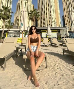 Karishma Kotak Instagram - Hello 40s
For all those who think it’s “downhill”- I beg to differ!!! 🤫 #word
