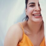 Kirti Kulhari Instagram - What makes you smile??? 😃 #happysunday everyone💛 The Team :- Styling @radhikamehra Assisted by @foram_kubadia HMU @nidhiagarwalmua 📸 @frontrowgypsy