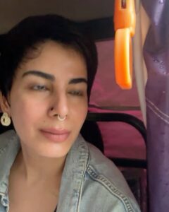 Kirti Kulhari Instagram - A place I have wanted to visit for a long time now .. finally m here .. ❤️
#shantiniketan 🙏 
@imitrayan 🤗
Thank u @calmseykaam for making it a memorable one 🥰🫶
@amoli_shantiniketan a lovely cafe to explore ❤️