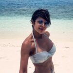 Mandira Bedi Instagram - This holiday has been nothing short of spectacular 🌊🏝️❤️🙏🏽Thank you Maldives for the beautiful blue ocean and gorgeous white sand. Thank you @signaturecollectionathideaway for leaving no stone (shell!) unturned, in giving us the best holiday ever ❤️🙏🏽❣️🧿🌊 . . #SignatureCollectionatHideaway #SignatureCollectionMaldives #SignatureExperiences @signaturecollectionmaldives @rupalidean @directedbysid The Signature Collection at Hideaway