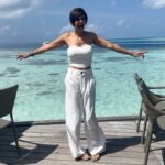 Mandira Bedi Instagram - Cover me in sunshine.. any time of the week month or year.. !!! So #grateful to be with family at my favourite destination : #Maldives ! Haven’t wasted a momtent before hitting this gorgeous pool in my villa. . . @signaturecollectionmaldives #SignatureCollectionatHideaway #SignatureCollectionMaldives #SignatureExperiences @rupalidean
