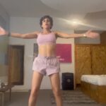 Mandira Bedi Instagram - In the Rajasthan Royals academy, here in #napgpur. In my room. With #KumarSangakkara giving me his blessing and overseeing my workout, I have to say I had a good one!! 🤪😊👊🏽 All the exercises: 1 minute each. The whole circuit repeated 4 times