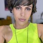 Mandira Bedi Instagram - And.. this is how @jui_themakeupartist gets a restless, fidgety, highly impatient person ready for #cricketkaticket !! #grwm @colorstv #nagpur #blessed #grateful #realityshow #ilovecricket #tvshow @voot