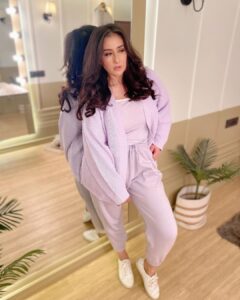 Manisha Koirala Instagram - When your favourite colour is in fashion.. #lilac #casual 
M- @tush_91 
H- @hairstylist_jennny