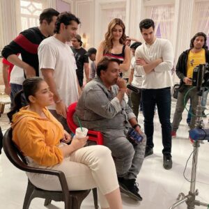 Manisha Koirala Instagram - I have loved working with this fabulous family!! Thank you #rohitdhawan for being such a respectful and warm person to work with that entire team is so great!! Here’s to all of us from #shehzada 
@kartikaaryan @ronitboseroy @kritisanon @amanthegill #ganeshmasterchoreography 
❤️❤️❤️