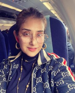 Manisha Koirala Instagram - Flying #indigo as (dew to heavy monsoon) #nepalairlines canceled..good to have options available !!!