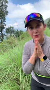 Manisha Koirala Instagram - Late post but never too late for this message..🙏🏻❤️💐😅 #dontthrowplasticinnature #dontthrowplastic