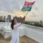 Mouli Ganguly Instagram - The emotion I feel everytime to see our tricolor flying high can't be expressed in words but can only be felt Jai hind 🇮🇳❤️ . . #happyindependenceday #bharatmatakijai #vandemataram