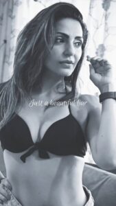 Navina Bole Instagram - The Very Sultry @navina_005 Shot & Edit - Imtiyaz Sayyed @shutterjuicestudio #NavinaBole #Actress #FitnessEnthusiast #Sultry #Sizzling #Celebrity #Celeb #ShutterJuiceStudio #FashionPhotographer #Cinematographer #CelebrityPhotographer #Monochrome #Portrait #Portraiture #PortraitPhotography Mumbai - The City of Dreams