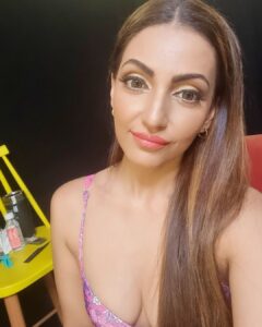 Navina Bole Instagram - Chanelled  #barbie vibes coz it's trending!💕🩷💕🩷

Clicked by my fav @ankushhbhatt 😍🥰
 Mua : @naushad.sayeed.3
 Hair : @karishma_choudhary_hairstyles

#keepswiping

#picsoftheday #photos #pics #photosoftheday #newpost #newpics #newphotos #ootd #straighthair #pink #pinkisthenewblack #onset #terrace #vanitydiaries #selfiegram #selfie #swipeleft #makeuponfleek #pose #stilletos #setlife #click #mirrorselfie #explorepage #explore #navinabole #wednesday #positivevibes