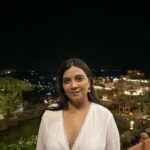 Nimrit Kaur Ahluwalia Instagram - flexin’ in @_huemn on a starry breezy night for mum’s beeday 🌙 🌠 Neemrana Fort Palace,Rajasthan