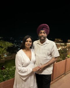 Nimrit Kaur Ahluwalia Instagram - flexin’ in @_huemn on a starry breezy night for mum’s beeday 🌙 🌠