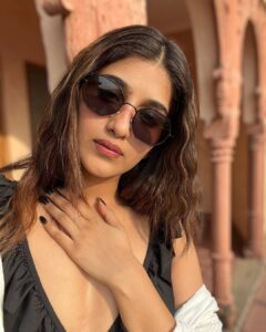 Nimrit Kaur Ahluwalia Instagram - // all things I love 
💧 ☀️ 🌿 🌸 📖 🏊🏼‍♀️ 
#mumsbirthdaygetaway
#nofilter