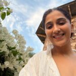 Nimrit Kaur Ahluwalia Instagram - // all things I love 💧 ☀️ 🌿 🌸 📖 🏊🏼‍♀️ #mumsbirthdaygetaway #nofilter Neemrana Fort Palace