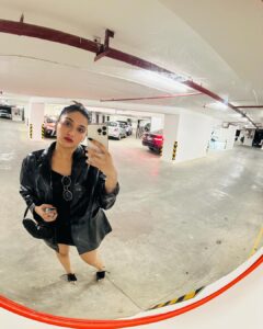 Nimrit Kaur Ahluwalia Instagram - weekend dump 🖤 
ft. Lokhandwala Gangsters 💣