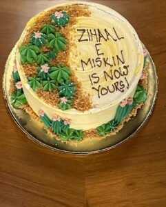 Nimrit Kaur Ahluwalia Instagram - A big thank you for all the love 🫶🏼
#zihaalemiskin 
#trendingallover 

@javedmohsin_official @shreyaghoshal @vishalmishraofficial @rohittt_09_  @kunaalvermaa @vyrloriginals @dhruwal.patel @jigarmulani @the2studios 

Styled By: @natashaabothra 
With: @mausmi_mitra_ @_alishamistry_
Intern:  @viiddz
Outfit: @ahummingway @ahummingwayatelier
Rings & Bangles:  @diora.india
Shoes: @augusthaofficial 
MakeUp By: @amitrajput_mua 
Hair By: @poojadas679