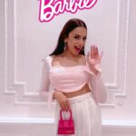 Nitibha Kaul Instagram - Friday night with the barbies at the lovely @aura.claridges 💕 Top @miakee.official Pants @zara Earrings @amamajewels Bag @jacquemus #Barbie #PinkOutfits #BarbieStyle #IndianBarbie #Barbiecore