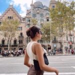 Nitibha Kaul Instagram - 24 hours in Barca 🤎 #TravelGram #NKInBarcelona #NKsHotGirlSummer #Barcelona #StreetStyle Barcelona, Spain