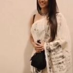 Paoli Dam Instagram - What exactly was I saying by the way ? একটু সরে বসুন ? 😉😋 #Repost @calcuttatimes We can’t get enough of Paoli Dam’s charm! She stuns in a gorgeous white and black saree! #ektusoreboshun #pashapashi #reels #reelsinsta #repost #postoftheday #Tollywood #tollywoodactress #fashion #ethnicwear #actorslife #rotd #trendingaudio #instagood #instagram #paolidam #paolidamofficial