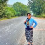 Papri Ghosh Instagram - Good morning 🌞 #goodmorning #roadtrip #nature #earlymorning #tamilnadu #casual #nomakeup #actress #explorewithnareshandpapri