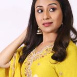 Paridhi Sharma Instagram - When a woman is talking to you, listen to what she says with her eyes. #yellow #eyes #looks #sunday #actor
